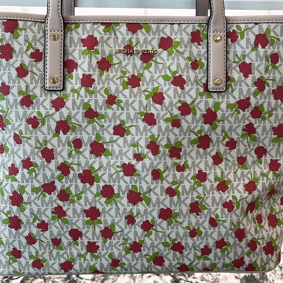 NEW Michael Kors Large Open Tote - Picture 2 of 4